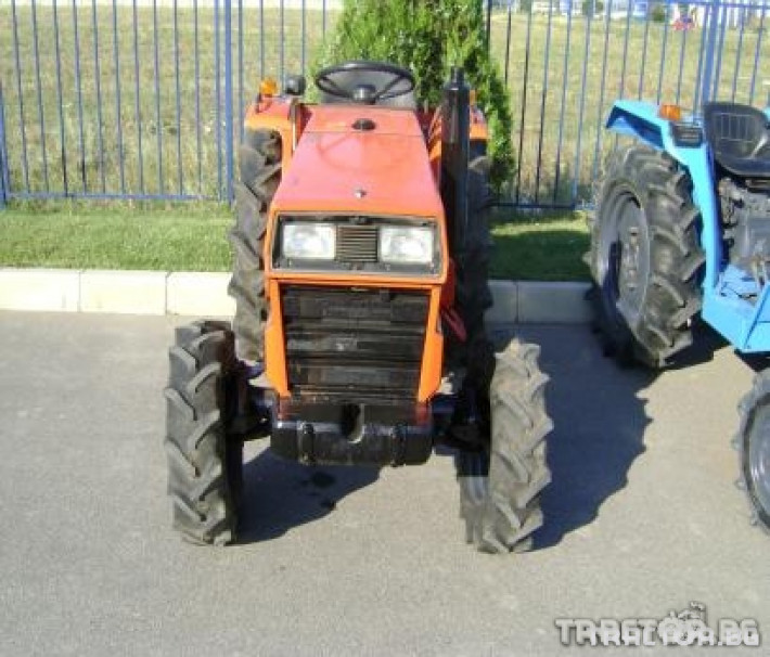 Трактори трактор друг E2004D 0 - Трактор БГ