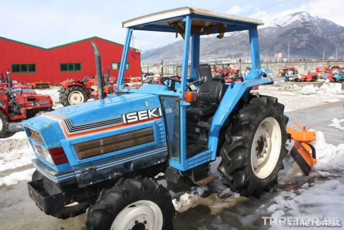 Трактори Iseki CDX с гребло за сняг 1 - Трактор БГ