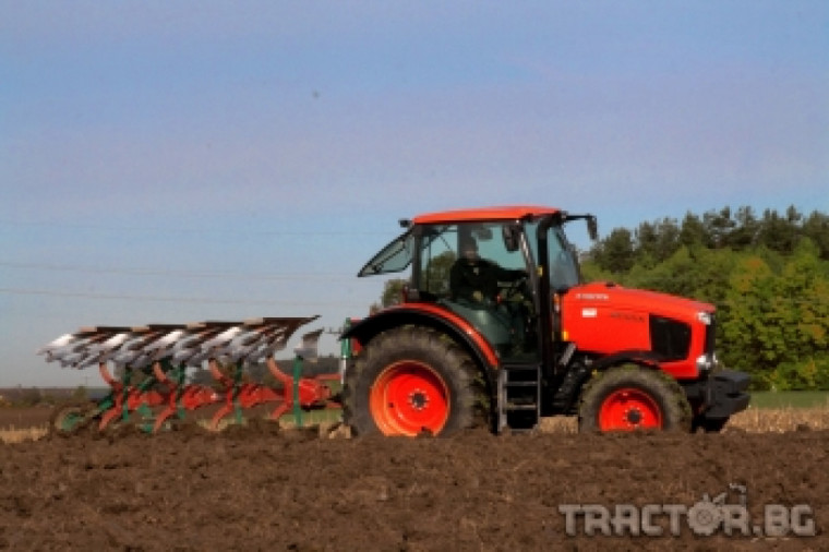 Представят нови трактори Kubota на демонстрация край град Тервел
