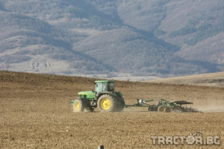Ниските цени на зърното ще забавят пазара на агротехника и земя, според арендатори