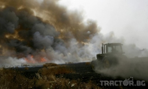 Пожар унищожи комбайн, земеделска техника и инвентар в Монтанско