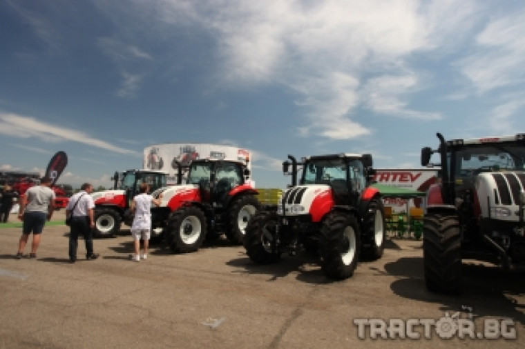 БАТА Агро 2013: Най-новата серия трактори Steyr Kompakt представи фирма Статев
