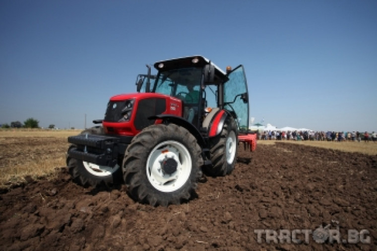 ArmaTrac ще представи основните си трактори на АГРА 2013
