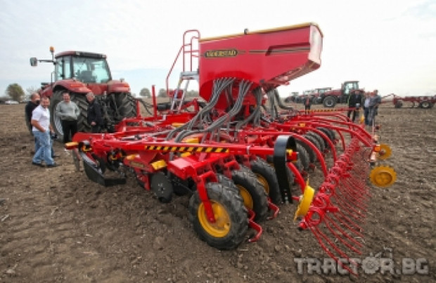 Тайтън Машинъри България показа почвообработка и сеитба при тежка суша