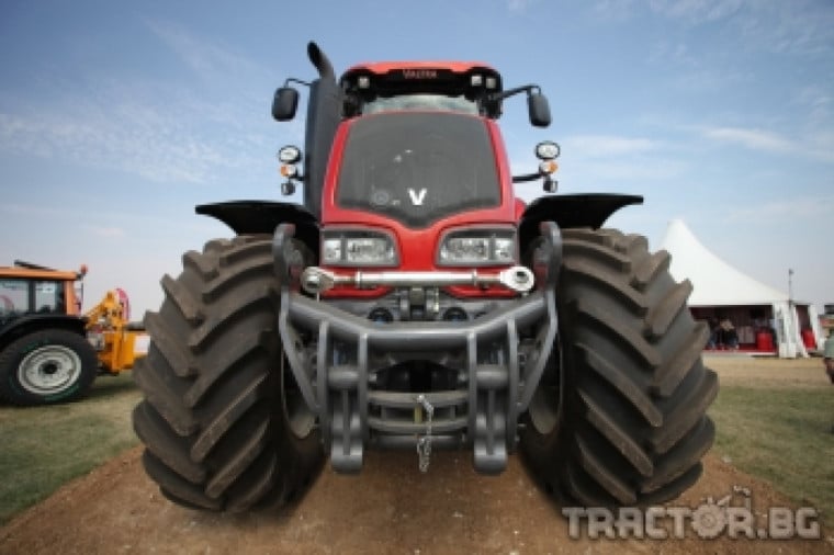 Тракторът Valtra N163 стъпва на българския пазар в началото на 2013 год.