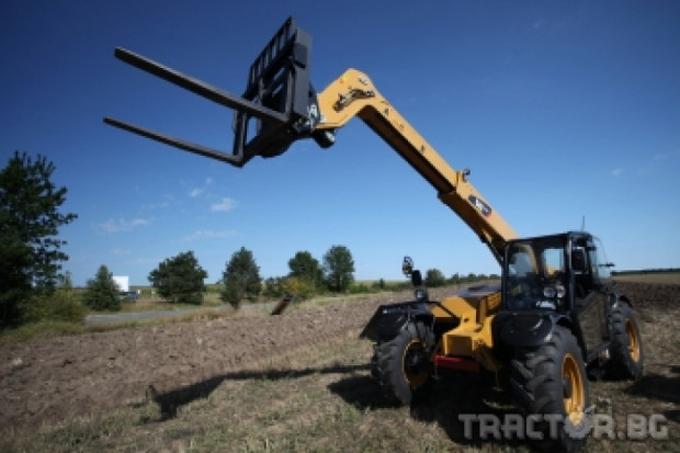 Елтрак България показа пред фермери предимствата на новия Caterpillar TH 337