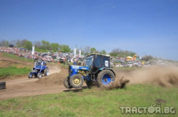 25000 души посетиха състезанията с трактори - Бизон Шоу в Русия