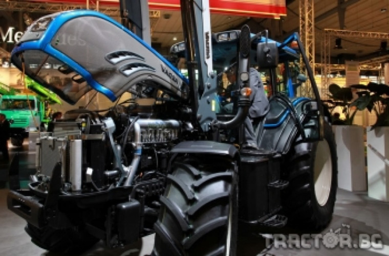 Valtra показа уникален трактор с биогаз и SCR дизелов двигател
