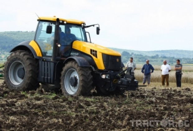 Фирма Оптиком подготвя пътуващо шоу с трактори JCB в Северна България
