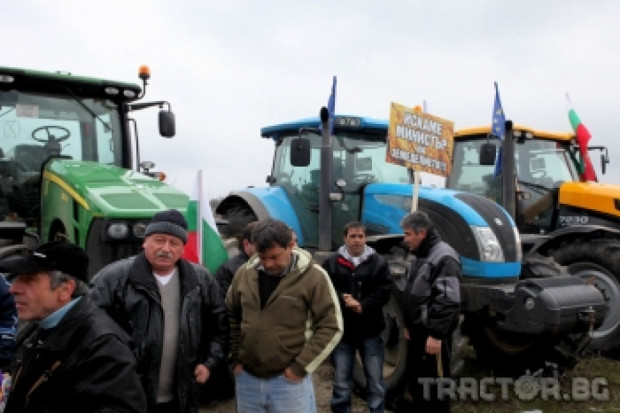 Хиляди фермери с трактори, излязоха днес на протест срещу политиката в агро сектора