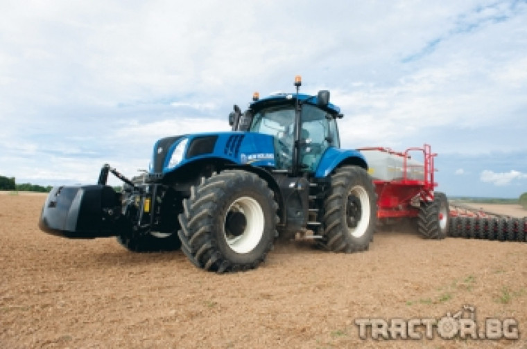 New Holland представя обновения дизайн на тракторите от серия T 8