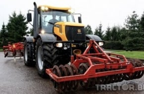 JCB представи новата серия универсални трактори Fastrac 3000 Xtra