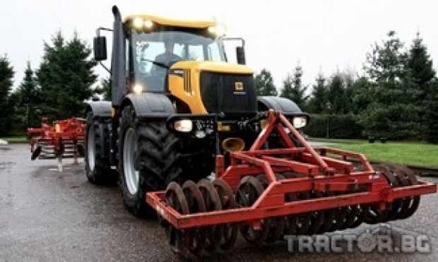 JCB представи новата серия универсални трактори Fastrac 3000 Xtra