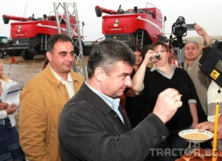 Оптиком и Клас 95 ООД откриха жътвата на пшеница в Хасковско