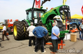 Мегатрон представи за първи път в България тракторите John Deere 8R