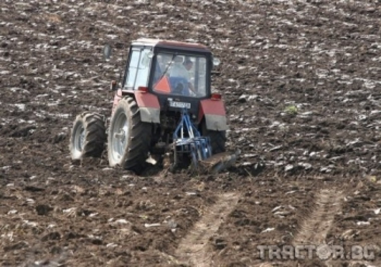 Агенция Митници продължава проверките на горивата за земеделска техника