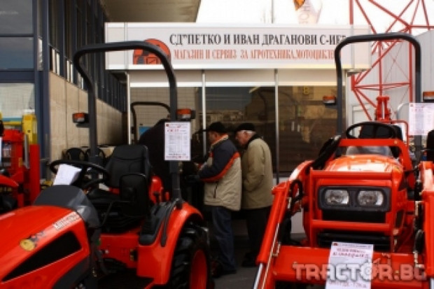 Трактори Kioti и Foton в гамата между 12 и 90 к.с. представиха СД Драганови на АГРА 2010