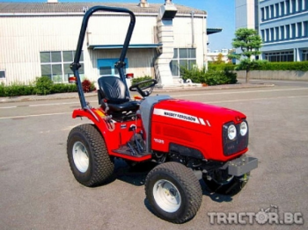Massey Ferguson предлага през 2010 година нов компактен трактор с мощност 25 к.с.