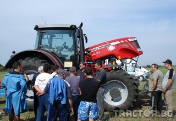 Фермер 2000 провежда над 200 демонстрации в цялата страна на трактор MF8600