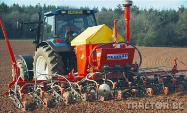Демонстрация на машина за прцизно сеене Herriau организира Агрокорпорейшън