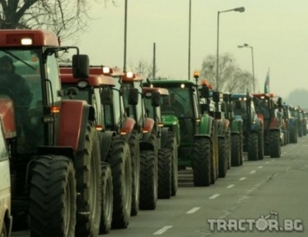 Фермери със стотици трактори протестират в Брюксел