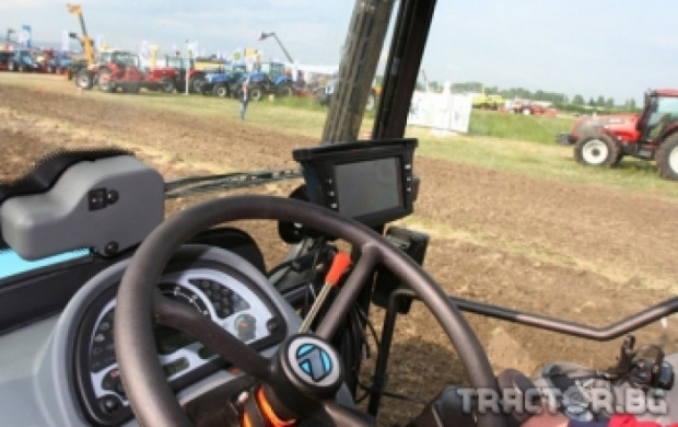Трактор Беларус МТЗ, управляван автоматично от GPS, показа НИК ООД на ЗарАгро