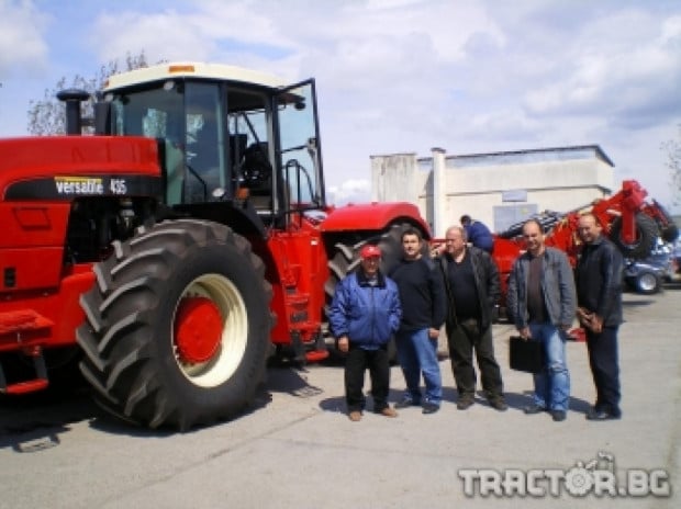 Едрите фермери посрещнаха с интерес тракторът BUHLER в България