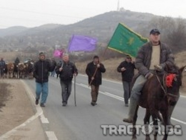 Протестиращите фермери стигнаха до село Люти Брод