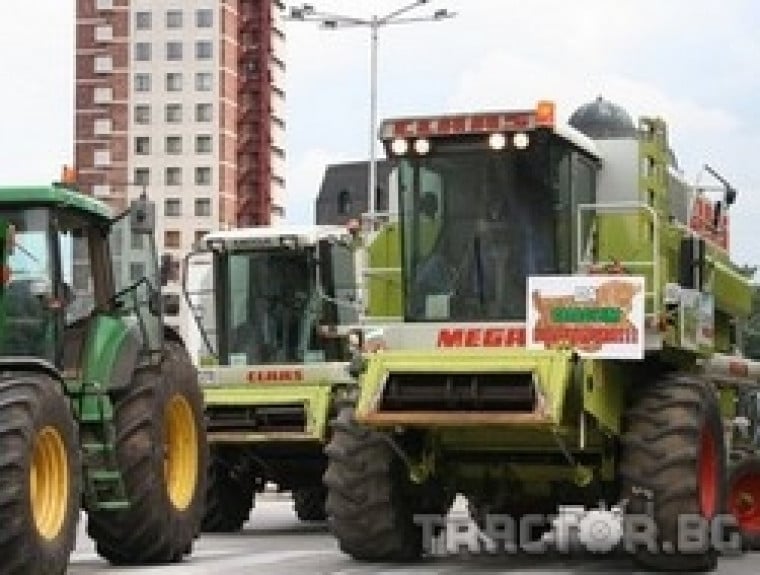 Фермерите тръгват към София, но този път с трактори и комбайни