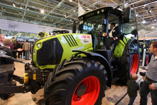 CLAAS представи нови високопроизводителни трактори Аxion и Arion Cmatic