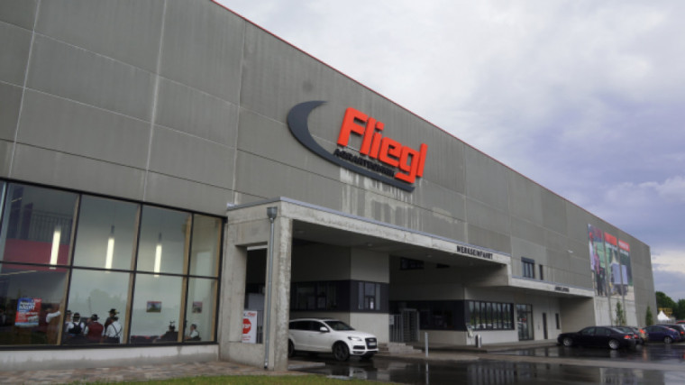 Български фермери посетиха нова фабрика на Fliegl по покана на фирма Статев