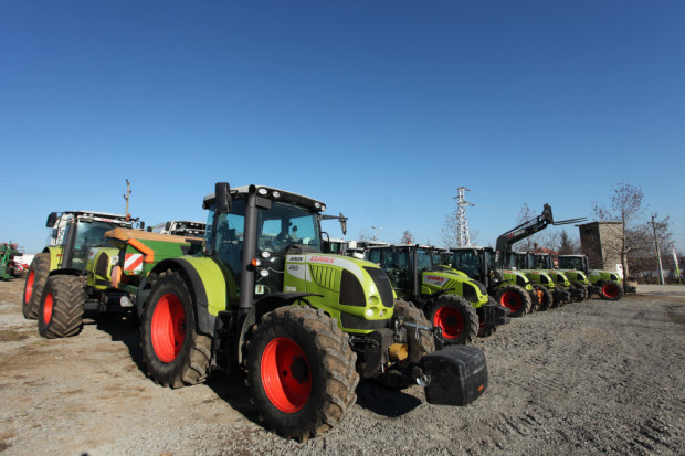 Богата гама налични трактори и комбайни Claas в промоция предлага Универсал НВГ