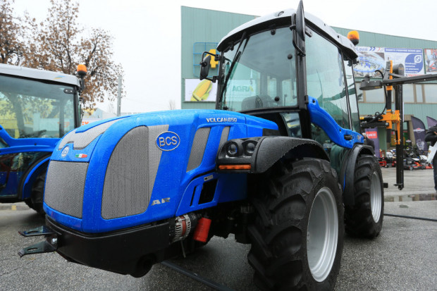 СД Драганови показаха най-новите трактори за лозарство и овощарство (ВИДЕО)