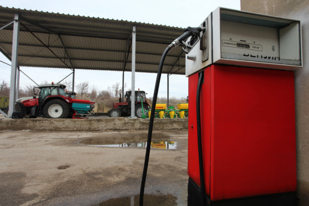 Фермери очакват схемата за гориво с ваучери да заработи преди жътвата (ВИДЕО)