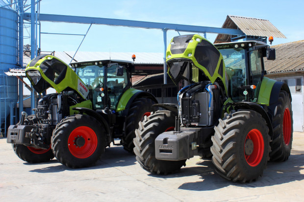 Тракторите Claas Axion 800 и 900 правят премиерата си в България