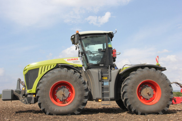 Новият трактор Claas Xerion 5000 е вече в България!
