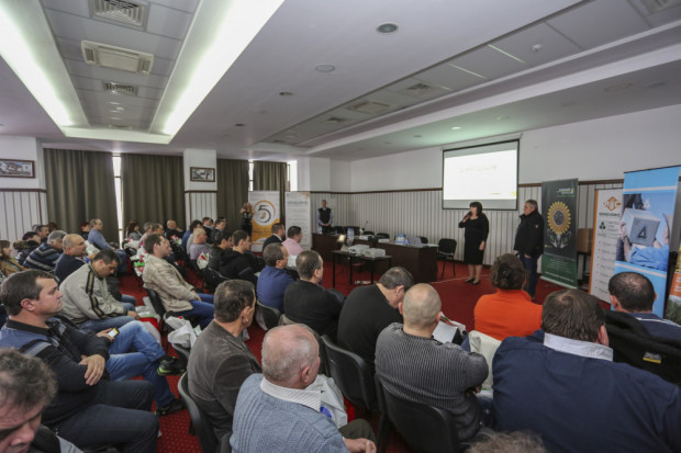 Универсал НВГ представи продуктовата си гама за 2015 г. на семинар в Трявна