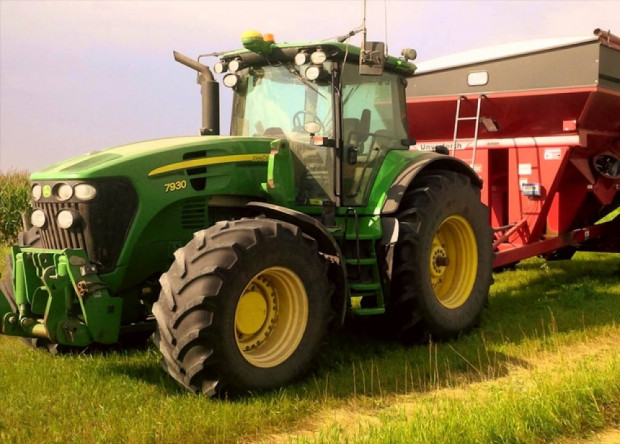 Фермер самостоятелно сглоби автопилот за трактора си John Deere 