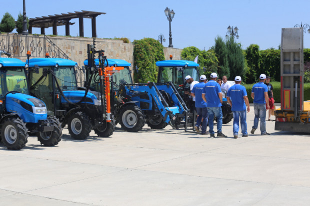 На демо поле Оптиком показа лозарските трактори с марката Landini в действие (ВИДЕО)