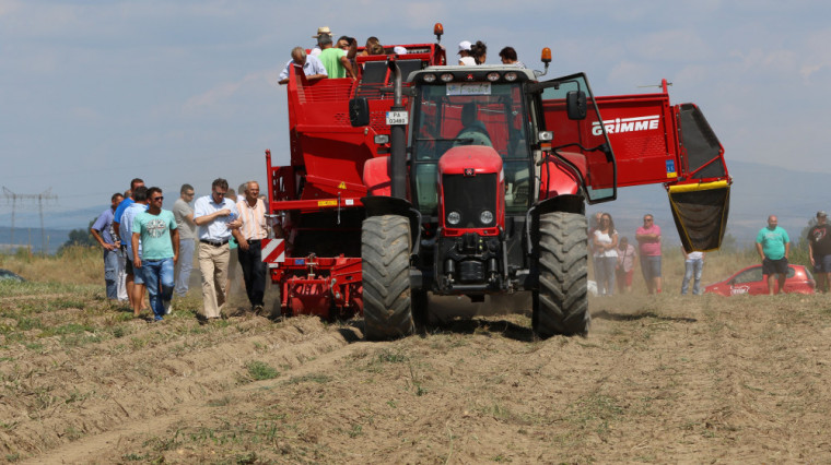Тайгър Агри организира интересна полева демонстрация пред фермери във Велинградско