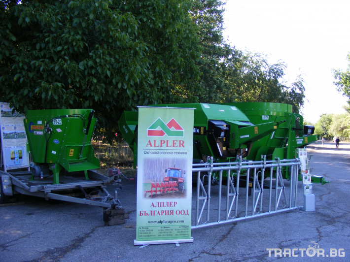 Машини за ферми Система за свежа храна и хранещи ремаркета 9 - Трактор БГ