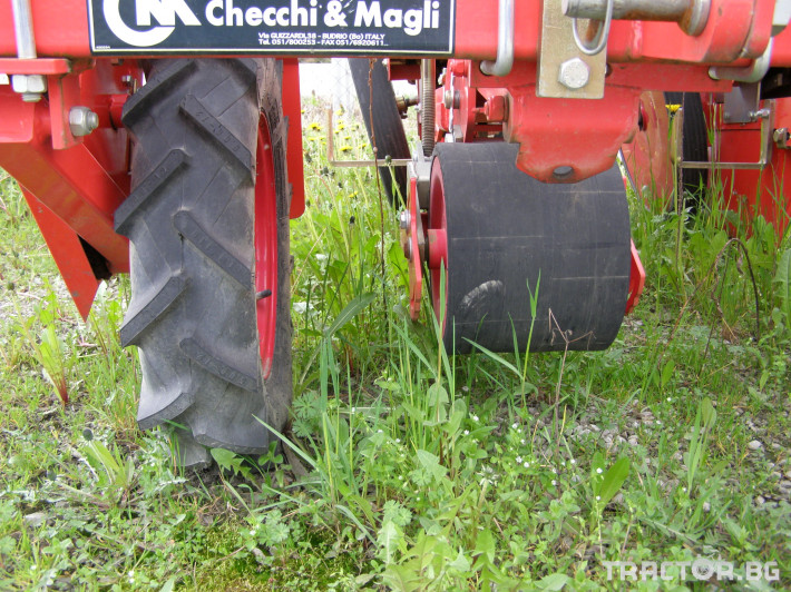 Машини за зеленчуци Разсадо-посадъчна машина Chechi Magli -TRIUM 7 - Трактор БГ