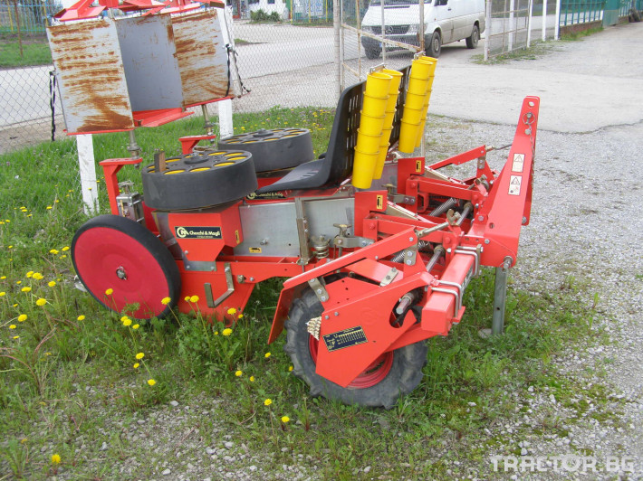 Машини за зеленчуци Разсадо-посадъчна машина Chechi Magli -TRIUM 3 - Трактор БГ