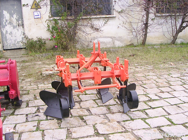 Машини за лозя / овошки УНЛМ 2 - Трактор БГ