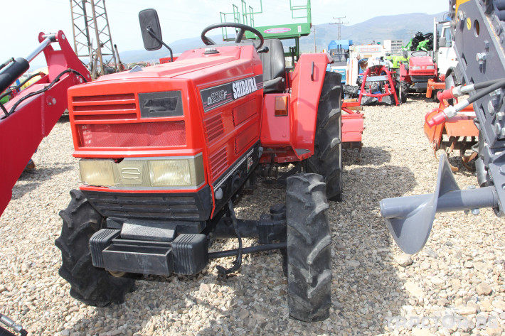 Трактори Shibaura D235 F с фреза 0 - Трактор БГ