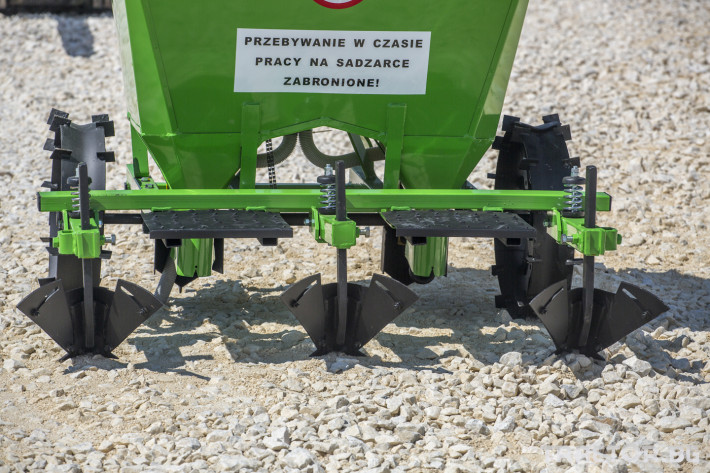 Машини за зеленчуци Картофосадач - двуредов с торовнасяне 7 - Трактор БГ