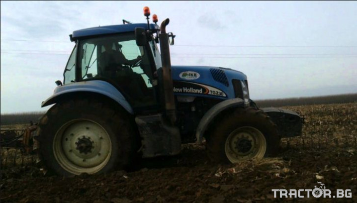 Трактори New Holland TG230 0 - Трактор БГ