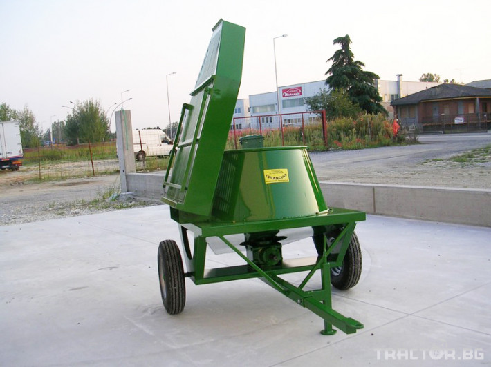 Машини за лозя / овошки Прикачна машина за отстраняване зелената обвивка на орехи 1 - Трактор БГ