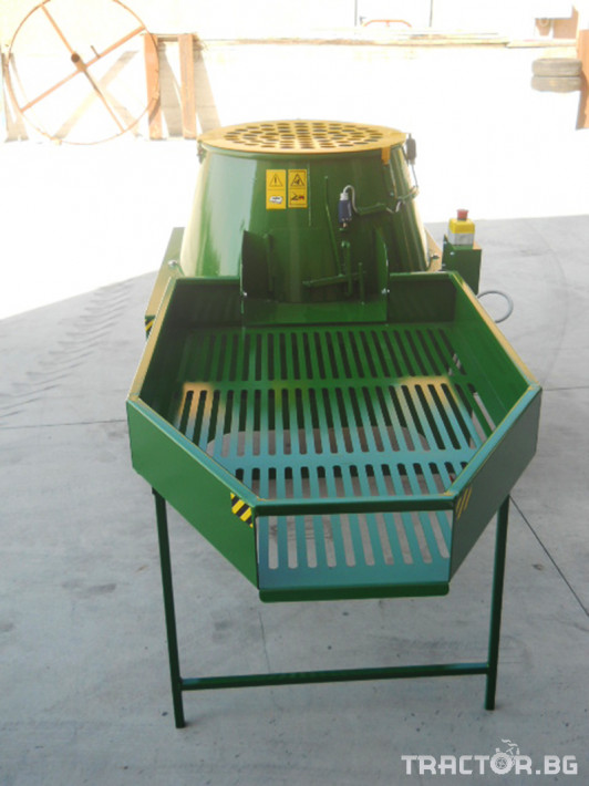 Машини за лозя / овошки Електрическа машина за отстраняване на зелената обвивка на орехи CHIANCHIA 0 - Трактор БГ
