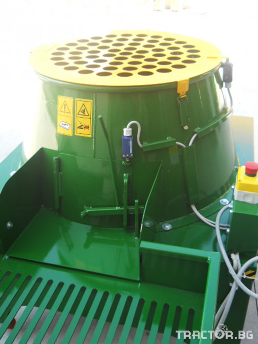 Машини за лозя / овошки Електрическа машина за отстраняване на зелената обвивка на орехи CHIANCHIA 3 - Трактор БГ